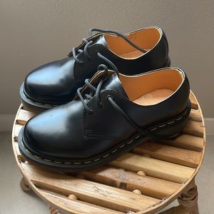 DOC MARTENS DR. MARTENS SIZE 5 US LEATHER OXFORD WOMENS